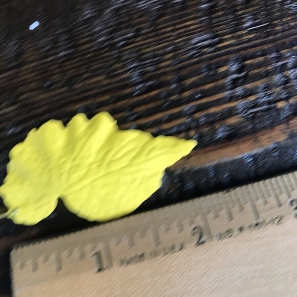 Leaf Angel Wings Stud Earrings Color Coated Yellow NEW! 007x2 - Picture 3 of 4